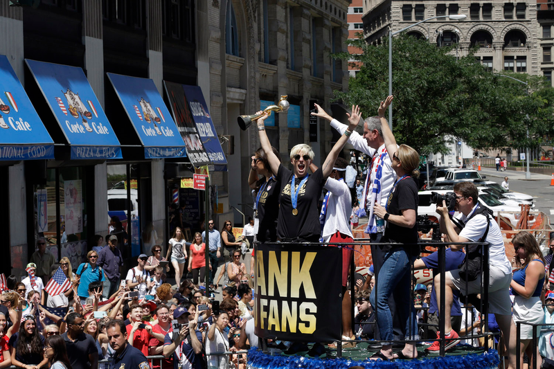 Illustration for article titled Scenes From The USWNT's Victory Parade